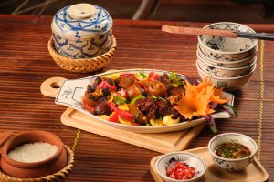 Đuôi bò chiên mắm